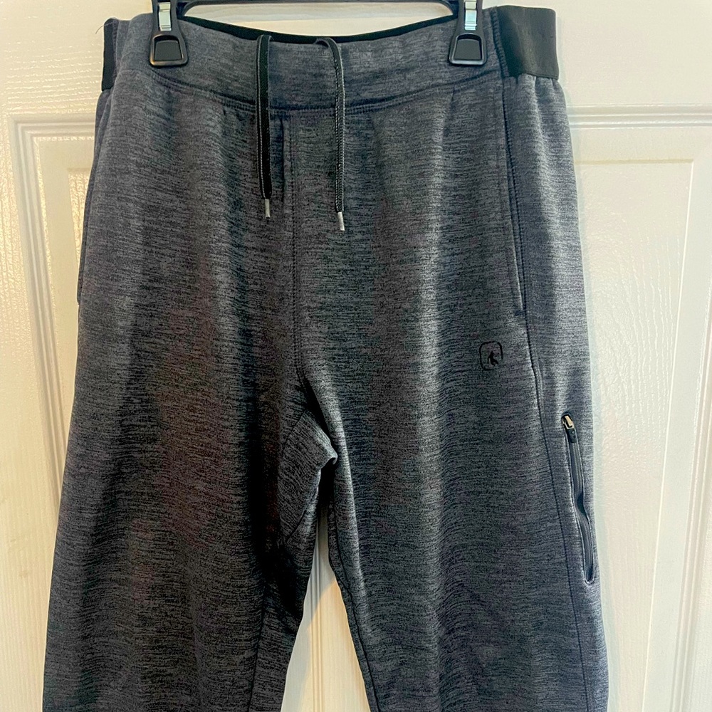 And 1 joggers. Very comfortable grey pants with side leg pocket. Size m